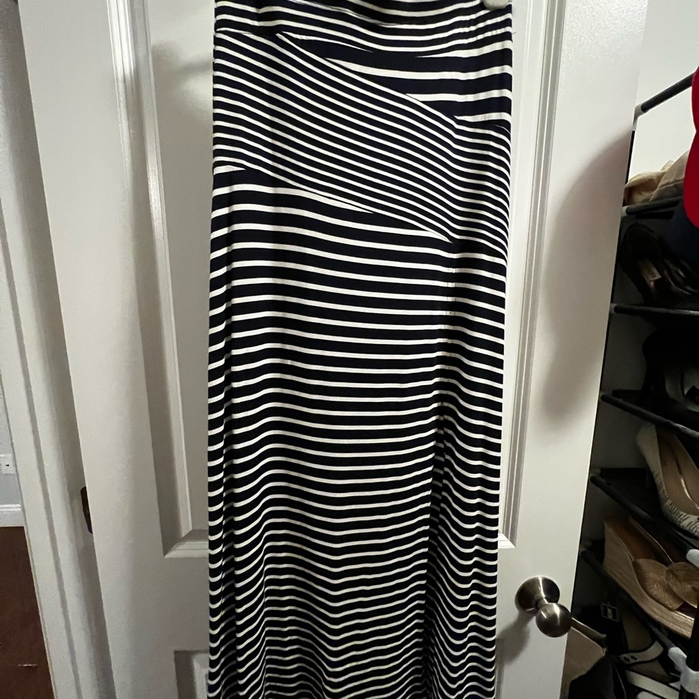 Women’s Mystree Navy & White Striped Maxi Skirt. Size Small.